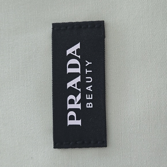 Brand New PRADA TOTE & POUCH never used Prada reversible tote bag Prada beauty - Picture 2 of 5